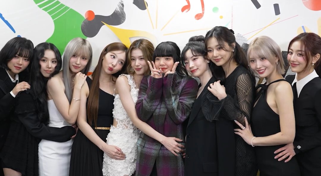 TWICE and Aimyon are so cute together