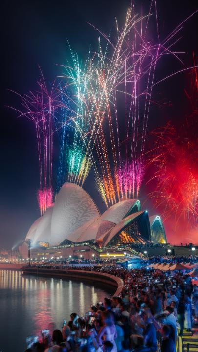 From the final sunset of 2024 to the first sparkle of 2025 - Sydney’s iconic harbour fireworks light up the perfect New Year’s welcome! 🎆✨ #SydneyNYE 📷: IG/matt.lambley for Sydney #feelnewsydney