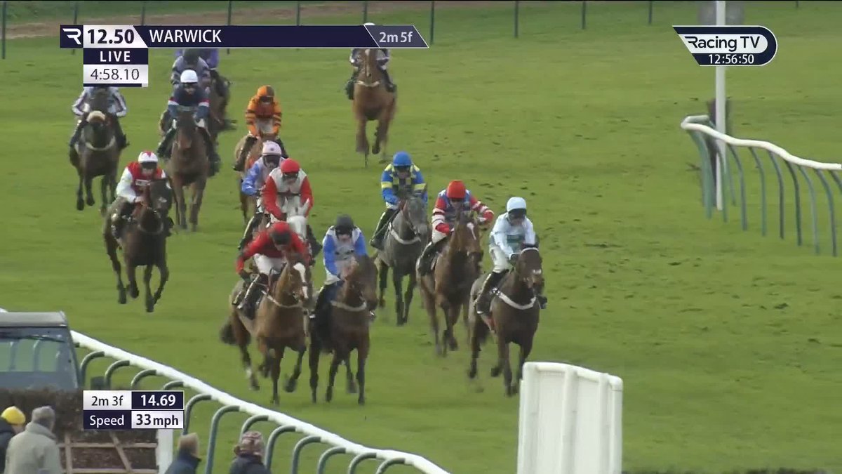 🩵I always enjoy riding winners in these colours! Crazierthandaisy stays on well to win the Mares Novices’ Hurdle at Warwick Racecourse for Nicky Henderson. Well done to Kenny Alexander. Peter Molony