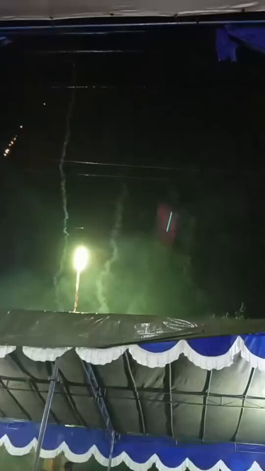 KEMBANG API DAN WAYANGAN TAHUN BARU 2025 Pada malam pergantian tahun 2025 di Manukan Condongcatur ada pagelaran Wayang Kulit dengan dalang Ki Yusuf Anshor K dengan bintang tamu Sihono dan Rini Saat tepat 00.00 WIB disamping panggung dinyalakan Kembang Api pertanda pergantian tahun dari 2024 ke 2025 Malam pergantian tahun disisi dengan pagelaran budaya dan kegiatan positif lainya, semoga tetap aman dan kondusifitas terjaga dengan baik semoga Tahun 2025 membawa harapan baru, keberkahan bagi kita semua (Langitwasana)