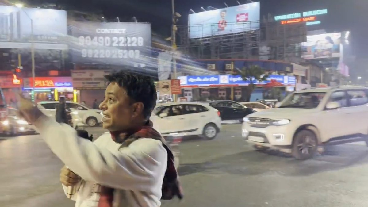 Traffic Chaos at Deccan Chowk: पुणे शहर पोलीस Inaction Raises Questions CP Pune City Police 📍 Location: Khanduji Baba Chowk, Deccan 🕒 Time: 10:15 PM, 31st December 2024 Punekar News observed severe traffic mismanagement at Deccan Chowk, with triple-seat riding and congestion creating havoc. Despite the presence of traffic police just 50 meters away, no action was taken to address the chaos. 🎥 Video report by Tikam Shekhawat What are your thoughts on this? Should stricter action be enforced? 🚦 #PuneNews #TrafficChaos #NewYearsEve #Pune #NewYear2025