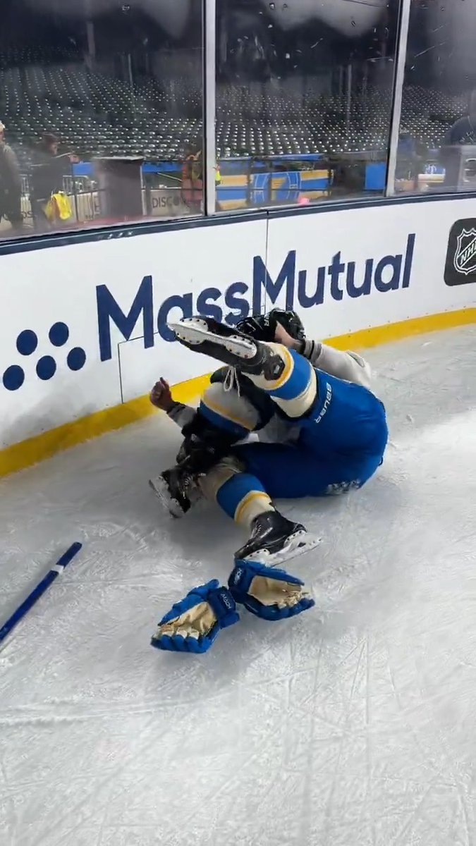 A fight broke out at the #WinterClassic family skate 😲😲 #stlblues