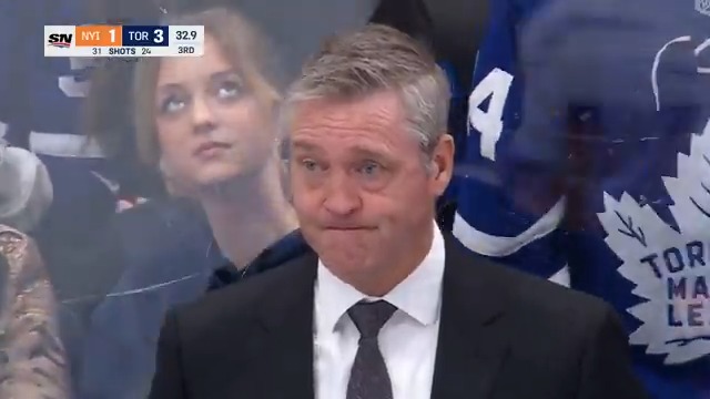 Patrick Roy pulled the goalie with the draw IN THEIR OWN ZONE, his face when Tavares scores says it all 😬