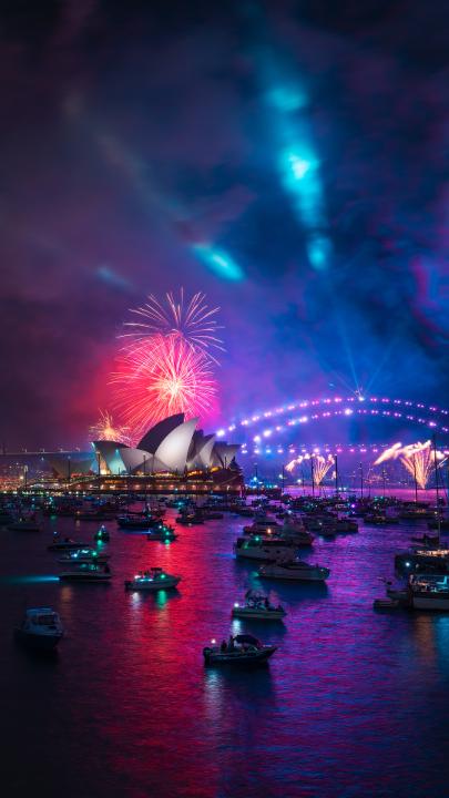 Starting 2025 with a bang! ✨ Sydney's NYE fireworks lit up the sky and set the stage for a brand-new chapter. Here’s to making 2025 unforgettable. 💛🤩 #SydNYE 📷: IG/_danieltran_ for Sydney