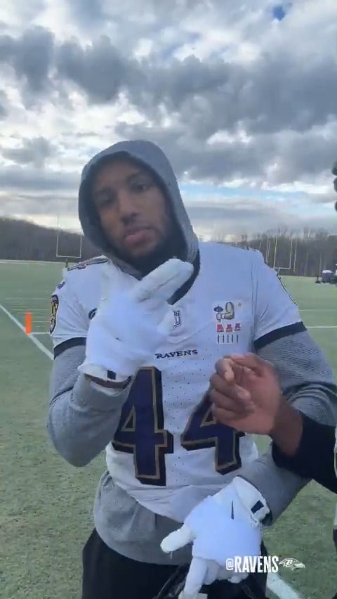 The team weighs in on their college football playoff predictions... and a certain player has some THOUGHTS 😂😂 Dunkin'