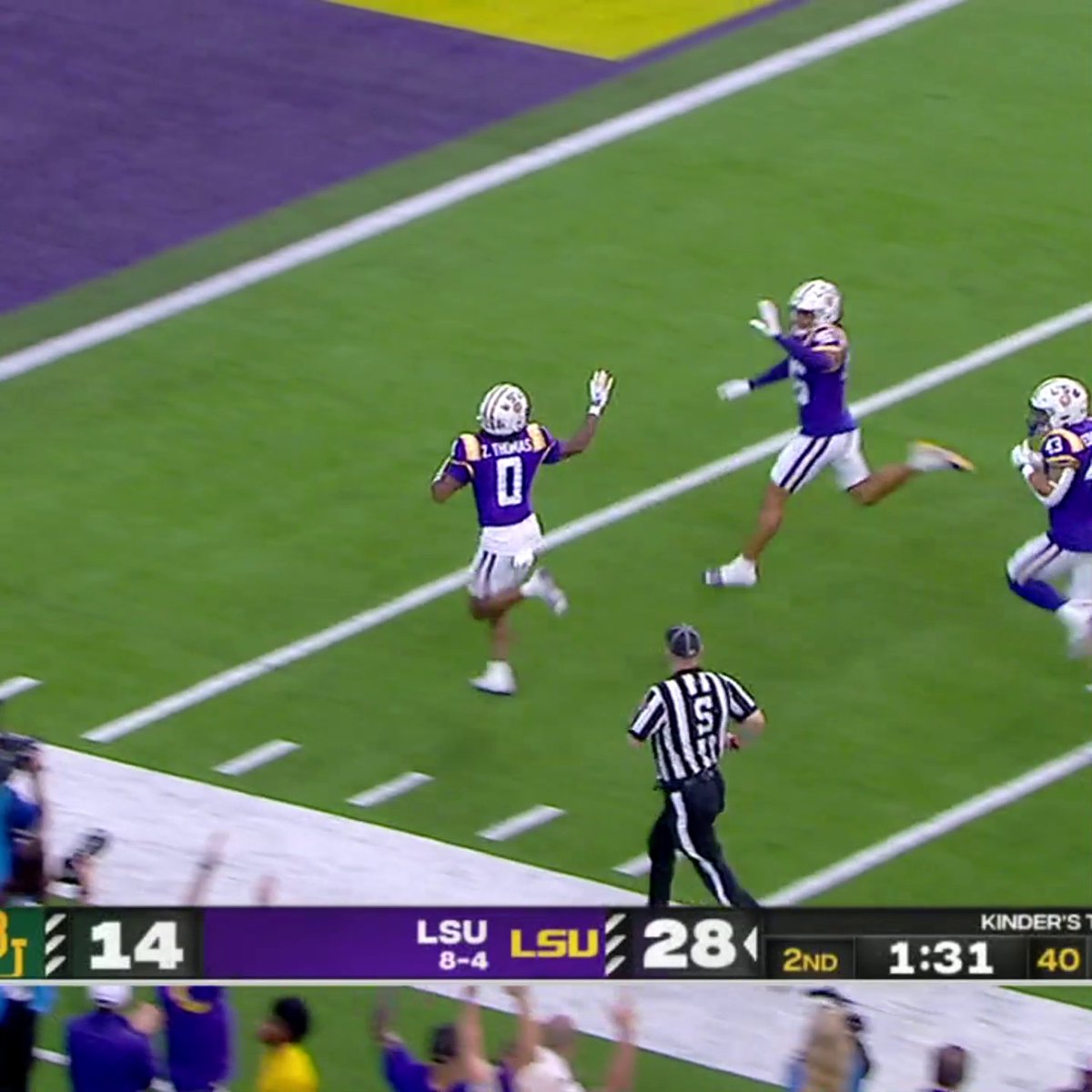 ZAVION THOMAS TO THE 🏠 LSU Football