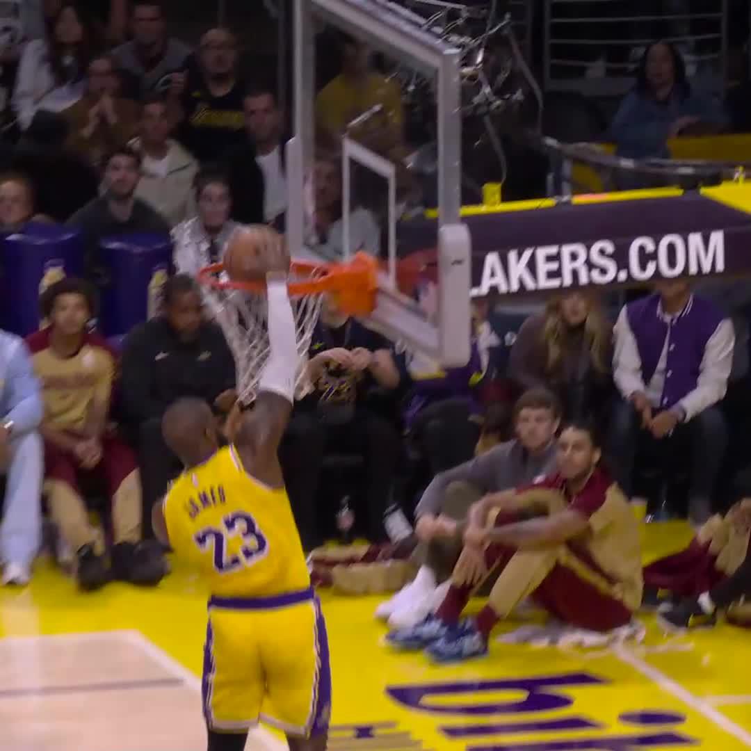 LEBRON JAMES!!!!! 😳🤯 THIS SHOULD BE ILLEGAL AT 40 YEARS OLD 😭