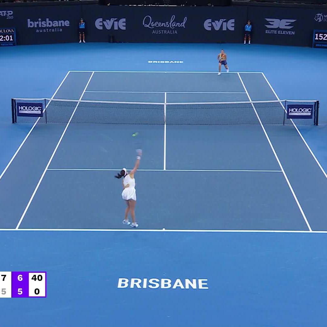 VICTORIOUS ON HOME SOIL! 🇦🇺 Kim Birrell defeats No.2 seed Navarro in consecutive sets 7-5, 7-5. #BrisbaneTennis