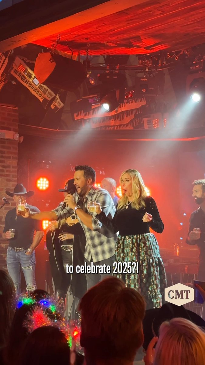 Already off to a great 2025 spending it with Lainey Wilson, Luke Bryan and Leanne Morgan 😍 Happy New Year everyone! 🥂