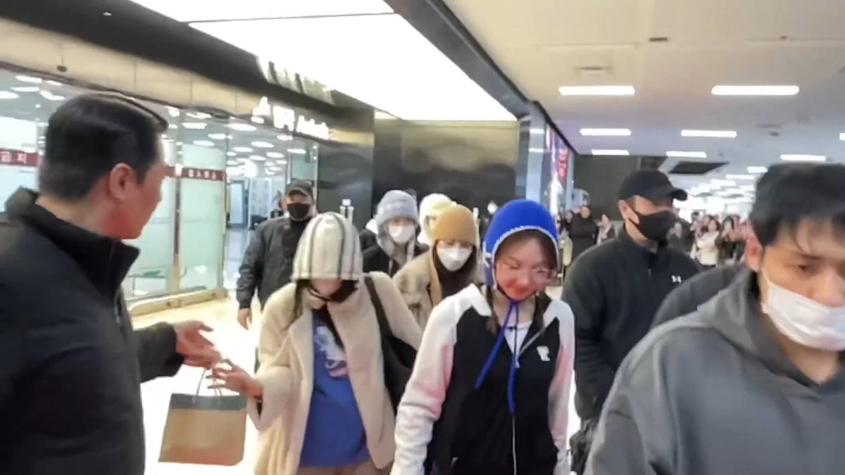 TWICE has arrived back in Korea from Japan. MISAMO and Tzuyu are likely home in Japan and Taiwan for the New Year.