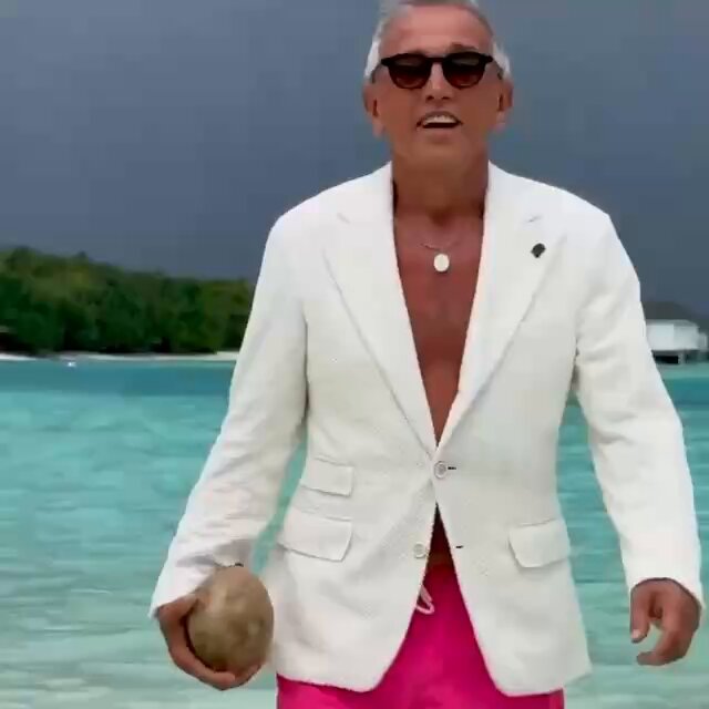 Buon 2025 ragazzi! E che sia straordinario per tutti: auguri dal vostro Bruno Barbieri! 🥥