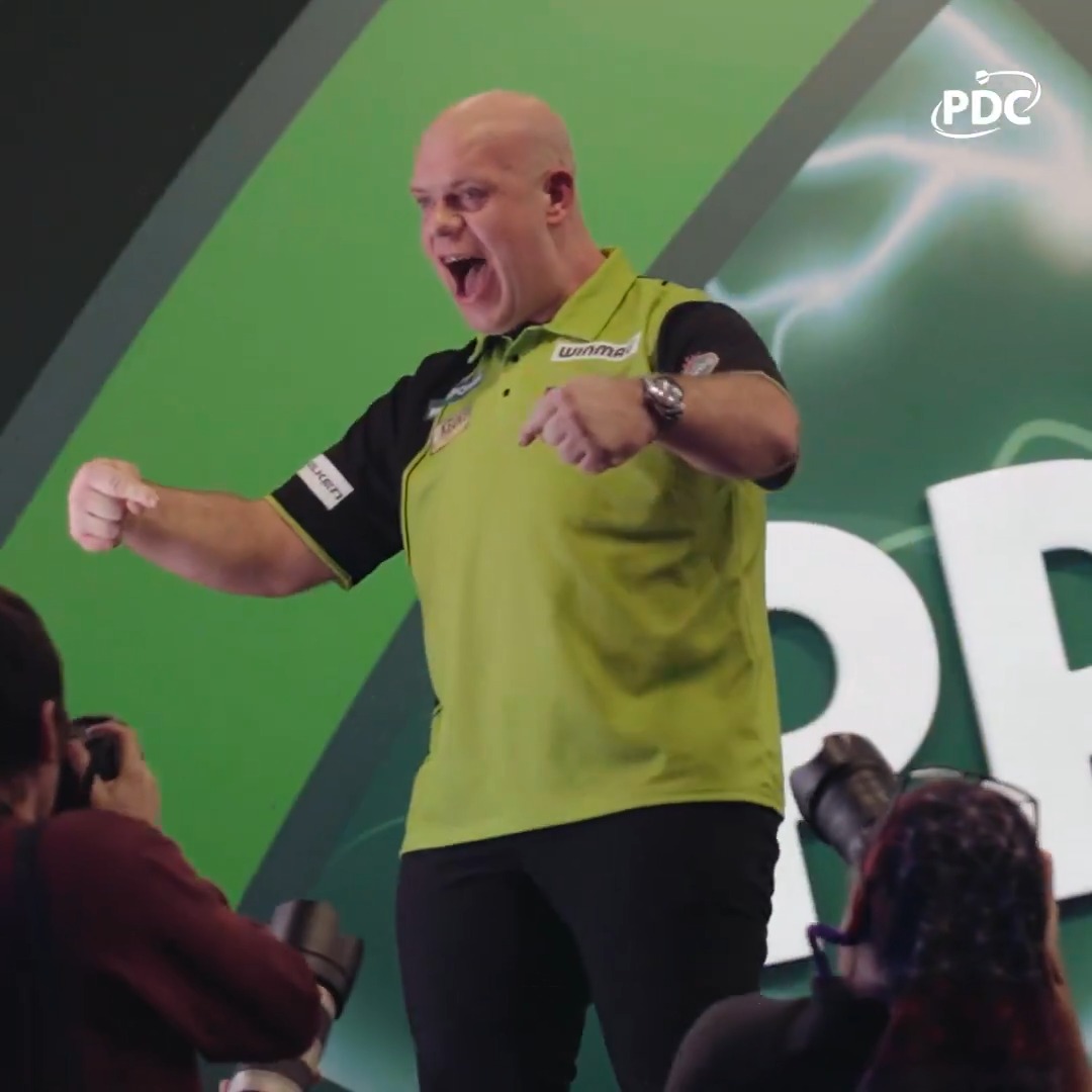 Michael van Gerwen is one step closer to a fourth world title! #WCDarts | Michael Van Gerwen