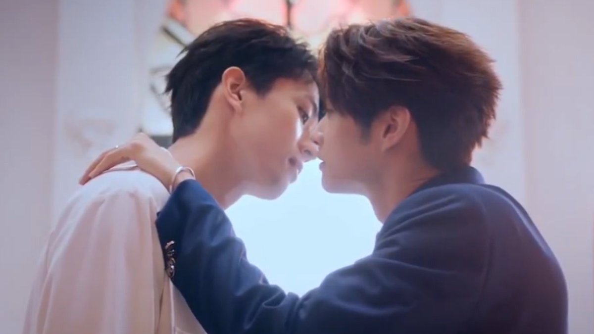 What happens when you’re hired to plan the wedding of your longtime crush? Will you make it unforgettable—or steal the groom? #ExclusiveLove #獨佔接班人, starring Hsu Wei Tse and Pu Jing He, premieres February 14 on LINE TV and iQIYI.