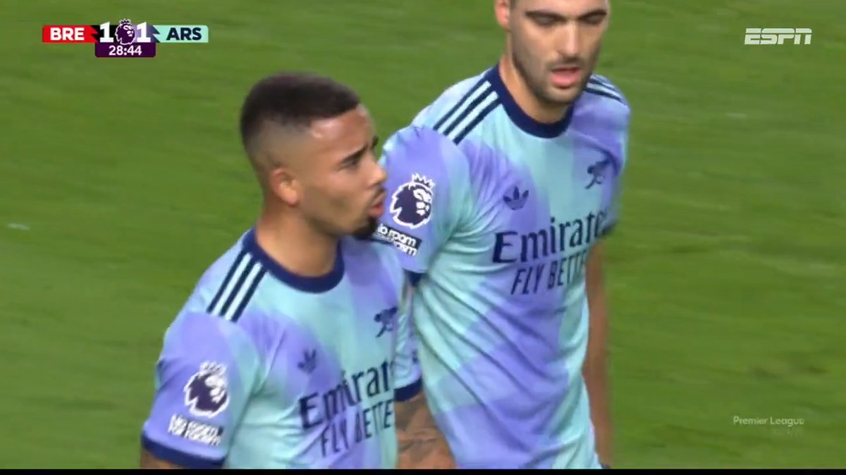 Bom momento de Gabriel Jesus! Oportunismo para marcar o primeiro gol do Arsenal em 2025.