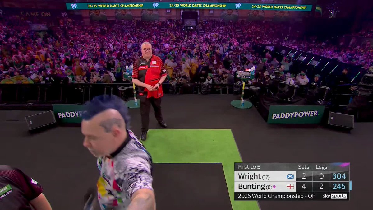 BUNTING IS INTO THE SEMI-FINALS!! Stephen Bunting powers in the Semi-Finals of the 2024/25 Paddy Power World Darts Championship, beating Peter Wright 5-2. A second career World Championship Semi-Final for Bunting... Can he go all the way? 📺 #WCDarts