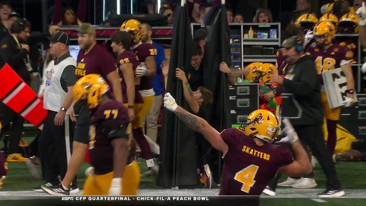 CAM SKATTEBO WITH THE 42-YARD TD PASS ON FOURTH DOWN 😮💨