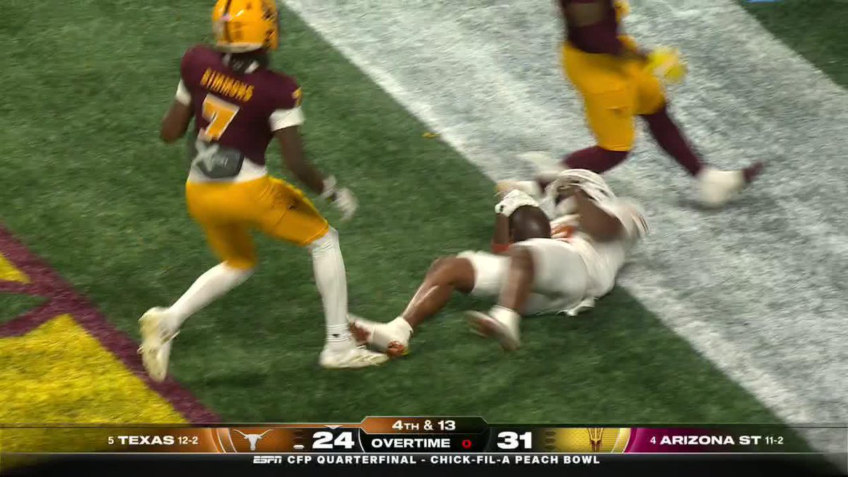 TEXAS ON 4TH DOWN TO STAY ALIVE 🔥