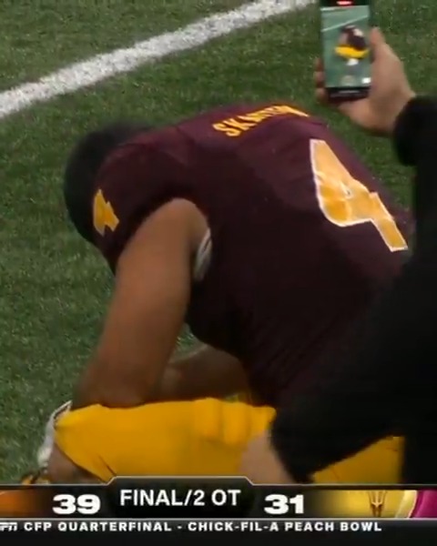 Cam Skattebo took a moment following ASU's loss. He had 3 total TDs. Left it all out on the field ❤️🙏