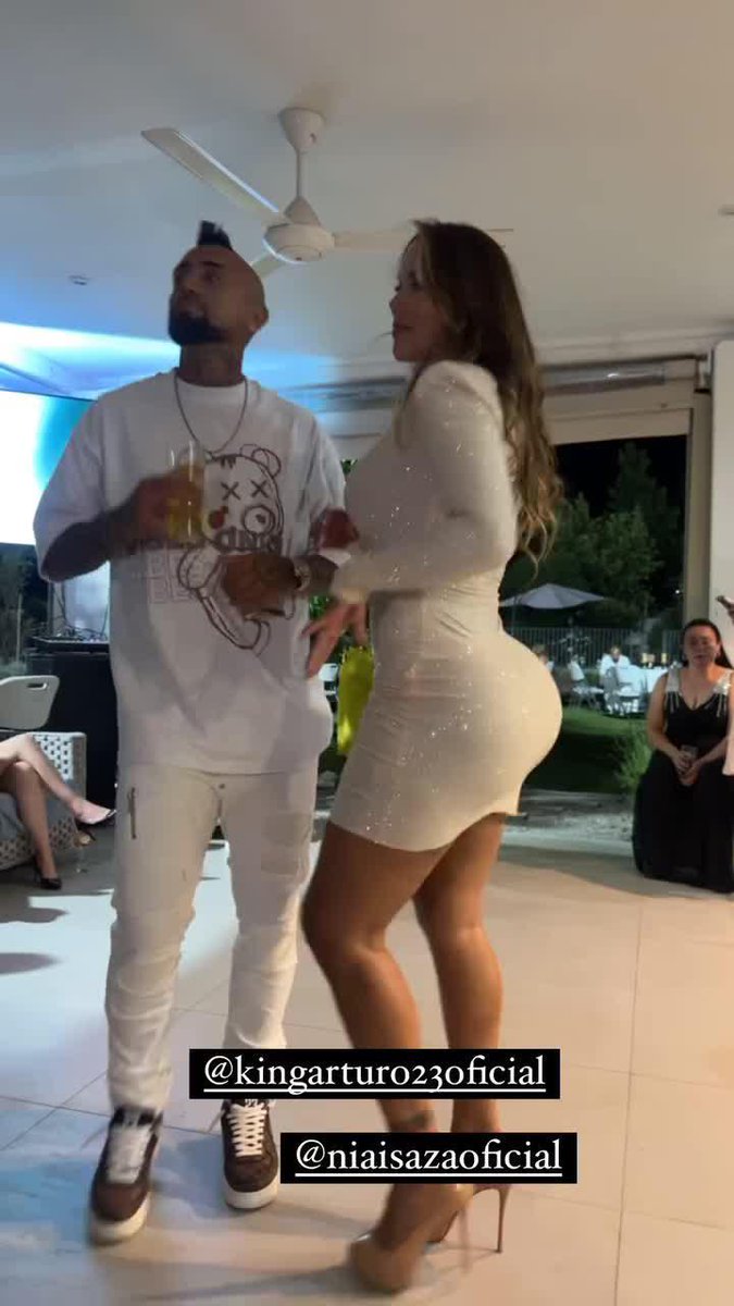 BAILE, REY: Arturo Vidal recibió el 2025 a puro ritmo.