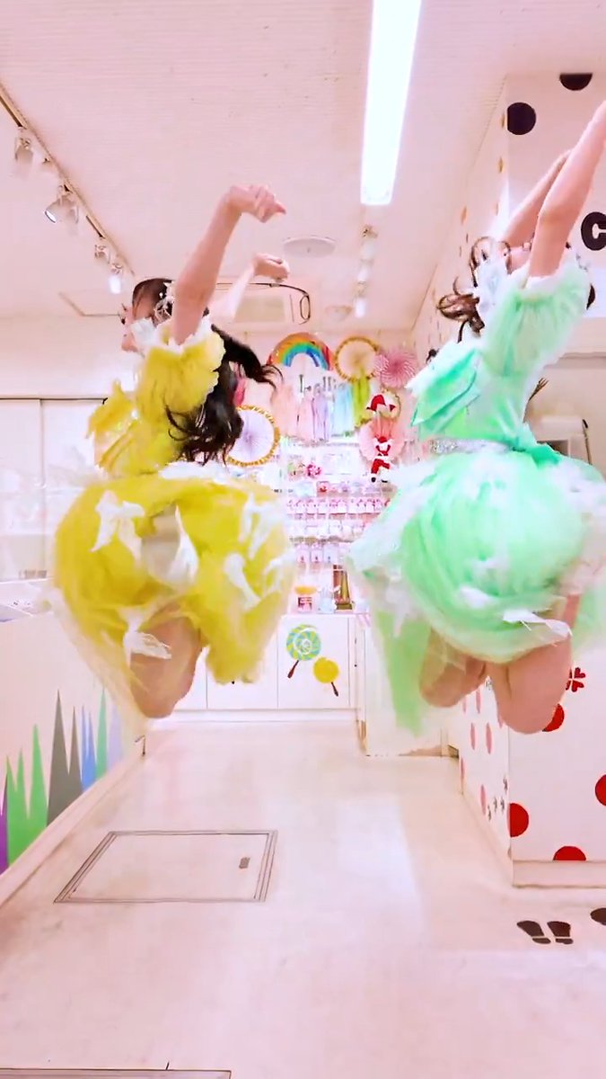 先輩の伝説曲でエビ反りチャレンジ✨ ✧✧✧ 『#無限会社スタプラコラボ 』 YouTubeで配信中🌟 動画はこちら→ ✧✧✧ #超ときめき宣伝部 #超とき宣 #菅田愛貴 #吉川ひより #スタプラコラボ #ももいろクローバーz #ももクロ