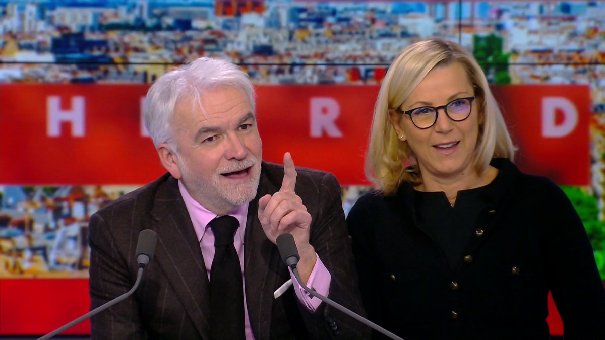 Dans #HDPros ce jeudi, la journaliste et présentatrice de CNEWS Laurence Ferrari est intervenue pour présenter ses vœux, ainsi que pour rendre hommage à Florian Tardif qui quitte la rédaction pour Paris-Match.