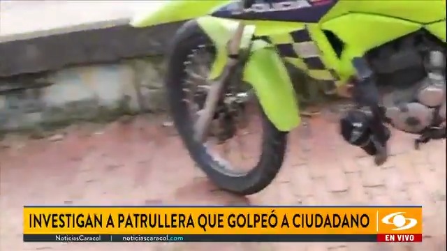 Policía investiga caso de exceso de fuerza en Bogotá: agente le dio fuerte golpe con bolillo a joven Ampliación >>