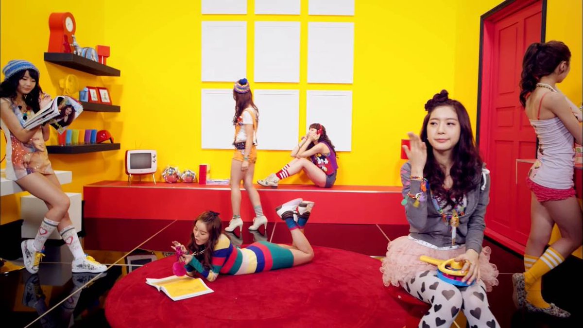 14 years ago today, Dalshabet released their 1st Mini Album ‘Supa Dupa Diva’ with the title track of the same name