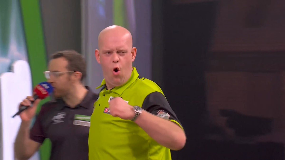 MVG MOTORS FURTHER AHEAD! It's one-way traffic right now, as Michael van Gerwen claims the fifth set to extend his cushion to 4-1! Can Dobey respond? 📺 #WCDarts | SFs