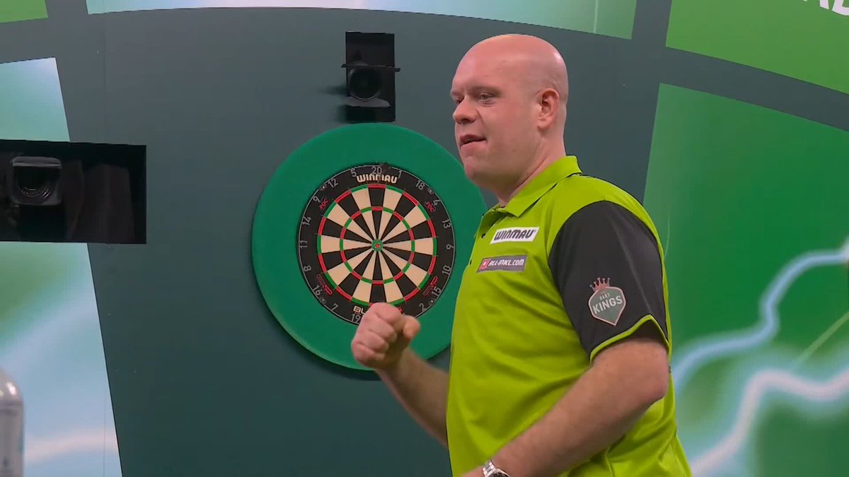 VAN GERWEN ONE AWAY! Michael van Gerwen is one set away from reaching yet another World Championship final! The Dutchman rounds off a sixth-set decider with a 13-darter to continue the procession against Dobey and lead 5-1! 📺 #WCDarts | SFs