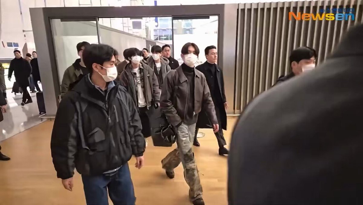 TXT depart today for the 39th Golden Disc Awards in Fukuoka. Have a safe flight! ✈️