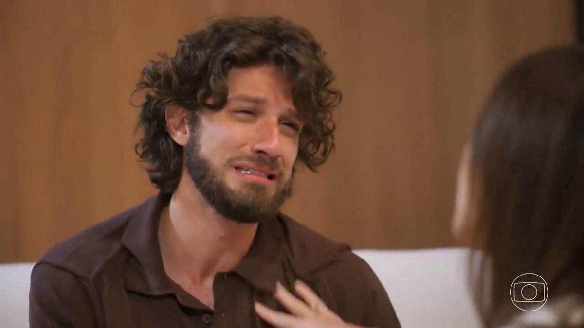 o Chay Suede se batendo inteiro, em completo surto. há muito tempo o Brasil não via um ator incorporar tão bem um psicopata. #ManiaDeVocê