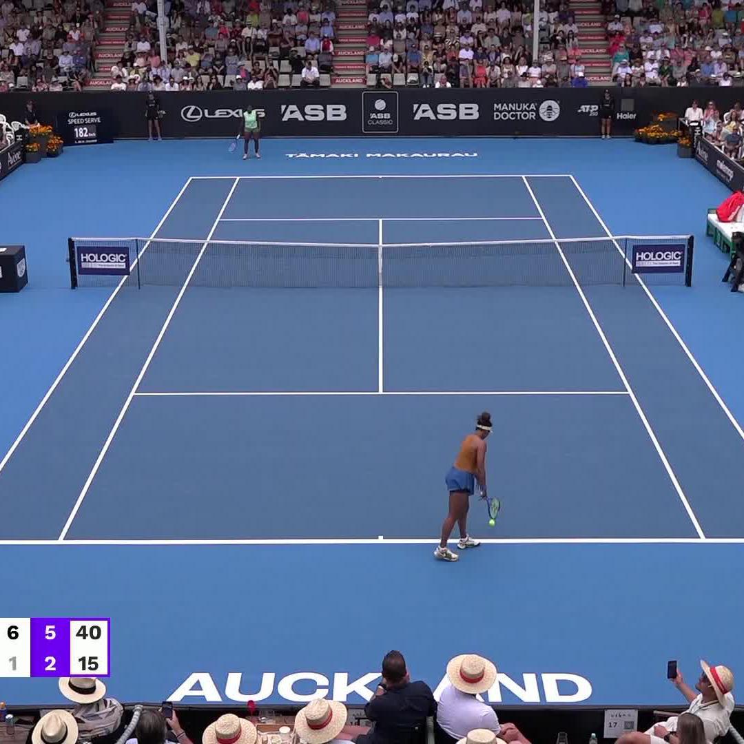 Osaka to the semis 🤩 NaomiOsaka大坂なおみ battles back to defeat Baptiste 6-7, 6-1, 6-2 and reaches the semifinals in Auckland. #ASBClassic25