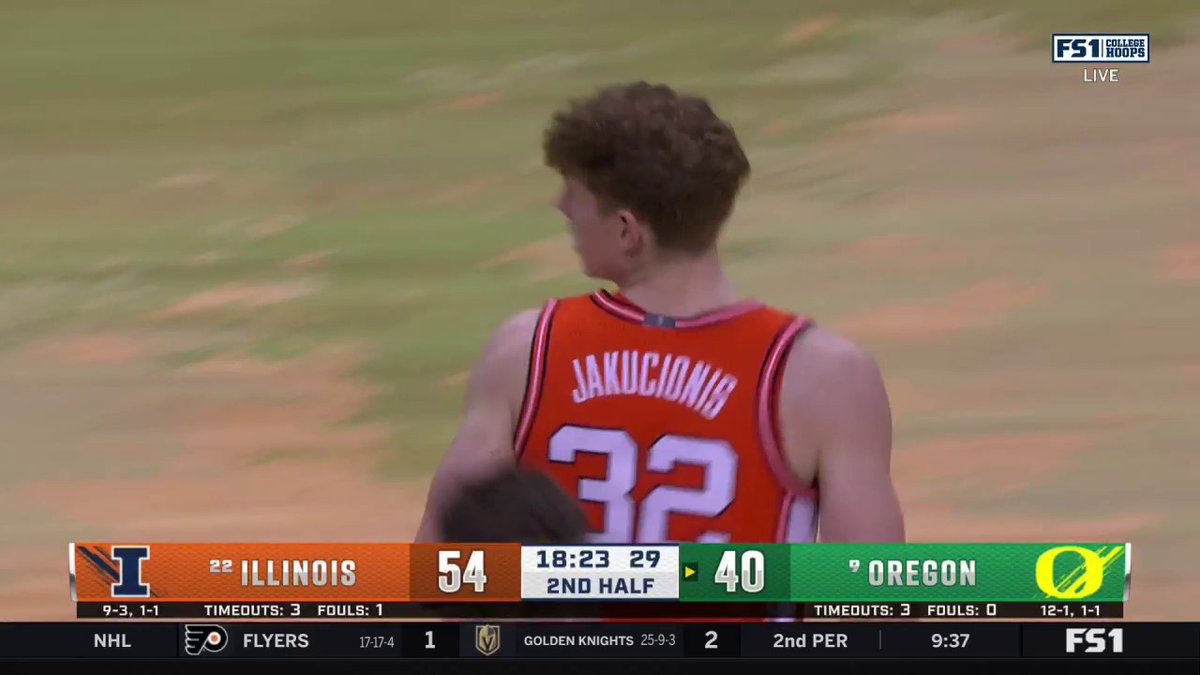 This between the legs assist was NASTY 🔥 Illinois Men's Basketball