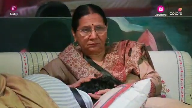 Apne personal life ko lekar Maa ke paas Rajat ka hua emotional breakdown. Kya purane muddon ko bhul kar Rajat badhenge aage for the ultimate crown? ๐ฅน Dekhiye #BiggBoss18 ColorsTV aur #JioCinema par. #BB18 #BiggBoss18onJioCinema #BiggBoss Salman Khan Rajat Dalal