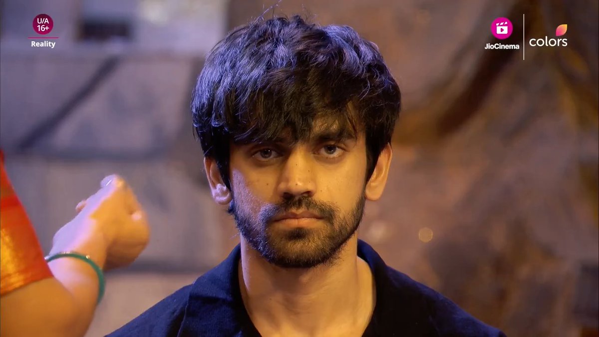 Kashish ki mother ne liya ghar mein apni bete ke liye stand. Inke according, Avinash ne kiya tha unka aur Kashish ka mudda unnecessarily expand. 🤨 Dekhiye #BiggBoss18 Colors TV aur #JioCinema par. #BB18 #BiggBoss18onJioCinema #BiggBoss Salman Khan Kashish Kapoor