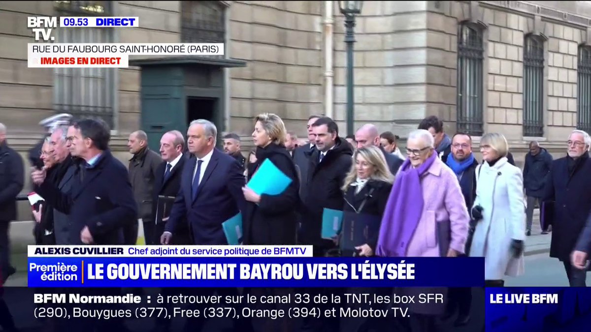Le gouvernement Bayrou se dirige vers l'Élysée à pied pour le premier Conseil des ministres
