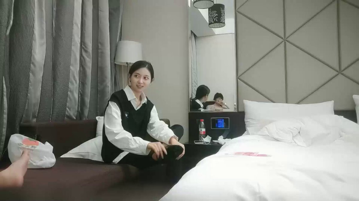 91探花大神利哥再约清纯校花，绝对探花届的颜值天花板！ 更多91探花视频戳👉91官网