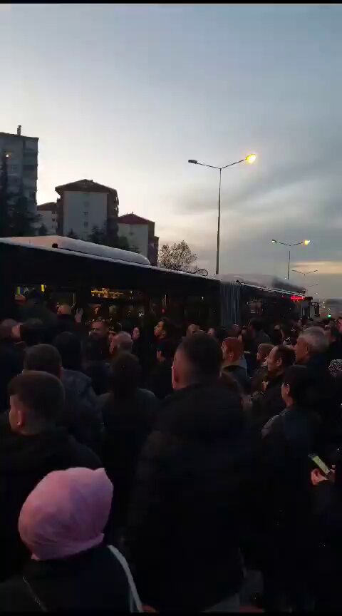 Trafik Sıkışıklığı Her Geçen Gün Artıyor. Toplu Taşıma Yeterli Değil, Yollar Tıkanıyor! Ankara’nın Ulaşım Sorunu Çözülemiyor. "Mansur Yavaş Pişmanlıktır" TEŞEKKÜRLER TÜRKİYE #FerdiTayfur Öğretmen Yüzde 1 #Maaş Necla Nazır