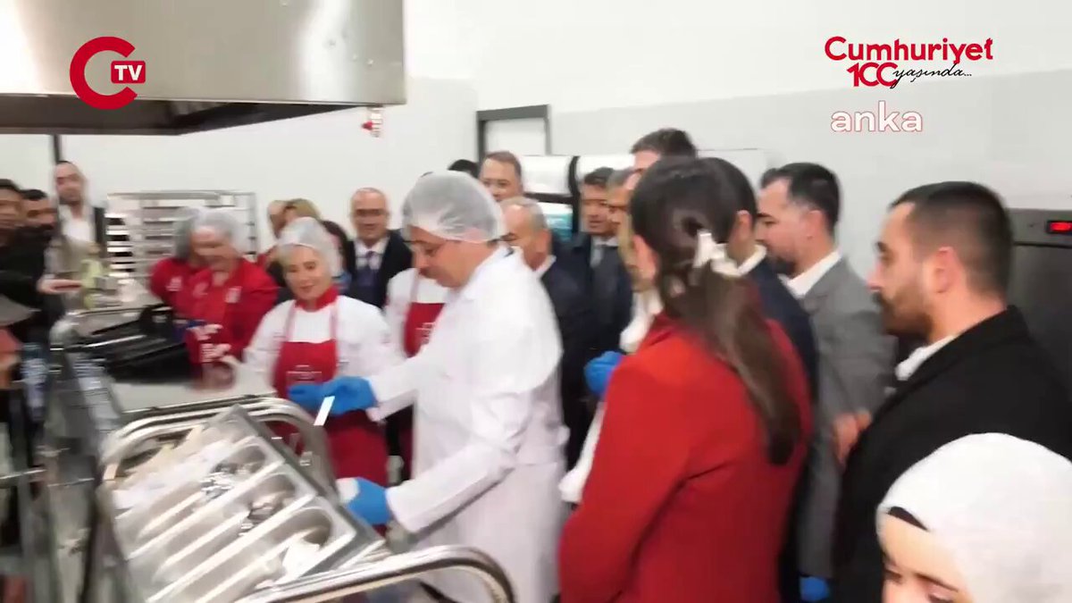 Esenyurtlu vatandaş: Hoşgeldiniz Cumhurbaşkanım. Ekrem İmamoğlu: Amcacığım öyle deme, vakti gelince konuşalım.