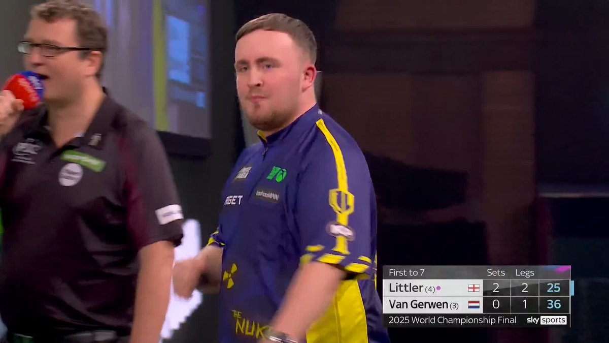 LITTLER THREE CLEAR! This is incredible! Littler wires the bull for a roof-raising 170 checkout, but returns to mop up his trusted D10 and extend his lead over MvG! 📺 #WCDarts | Final