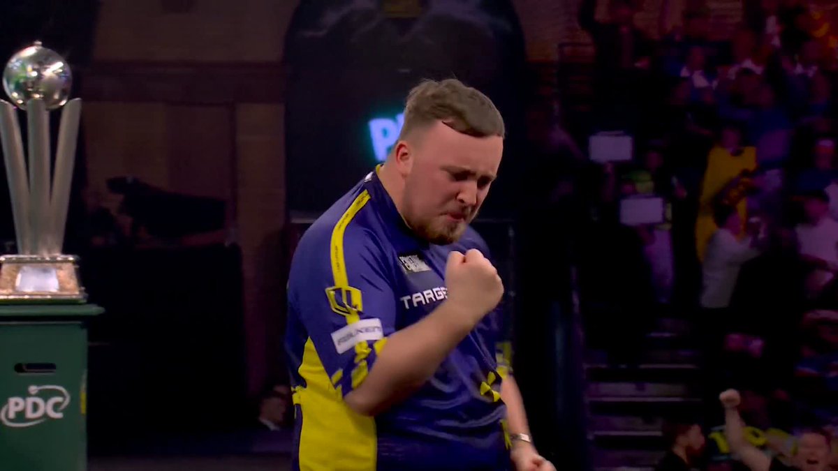 LITTLER LEADS VAN GERWEN 4-0! Luke Littler is absolutely FLYING here! Van Gerwen's doubling woes resurface in the closing stages of set four, and Littler punishes to establish a four-set lead! 📺 #WCDarts | Final