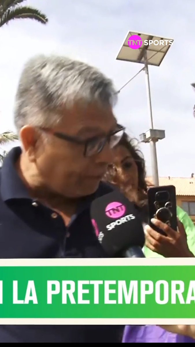 👍⚽🧤 DECISIÓN UNÁNIME Daniel Arrieta, en #NoEsParaTanto, le consultó a los hinchas de #ColoColo en La Serena, donde Los Albos hacen su pretemporada, sobre quién preferían para el arco del Cacique en 2025: ¿Brayan Cortés o Keylor Navas? Y la respuesta de los fanáticos fue tajante... ESPERAN AL IQUIQUEÑO PARA EL CENTENARIO.