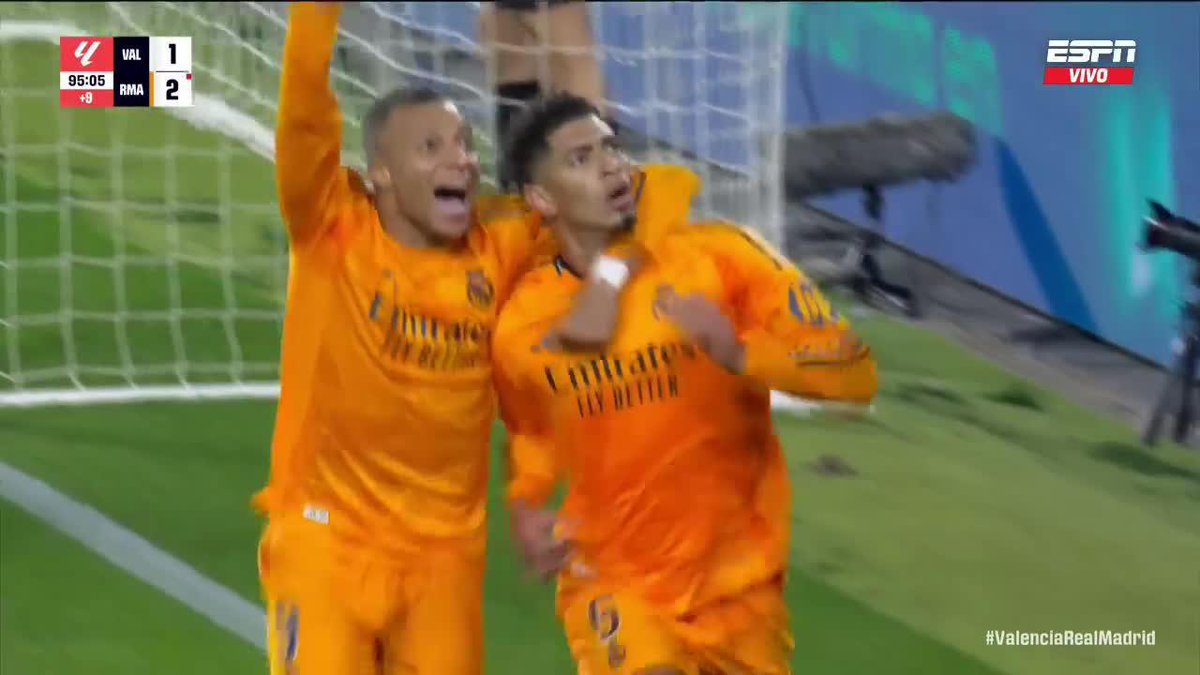 Minuto 95, partido empatado, con uno más ante el Real Madrid, y Valencia hace esto. INSÓLITO. 😳🇪🇸
