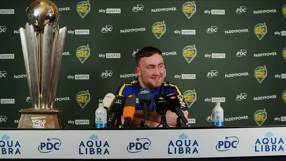 "I'm glad I beat Stephen yesterday because I'm pretty sure he was taking it to Anfield" 😅 Luke Littler 🤝 Manchester United