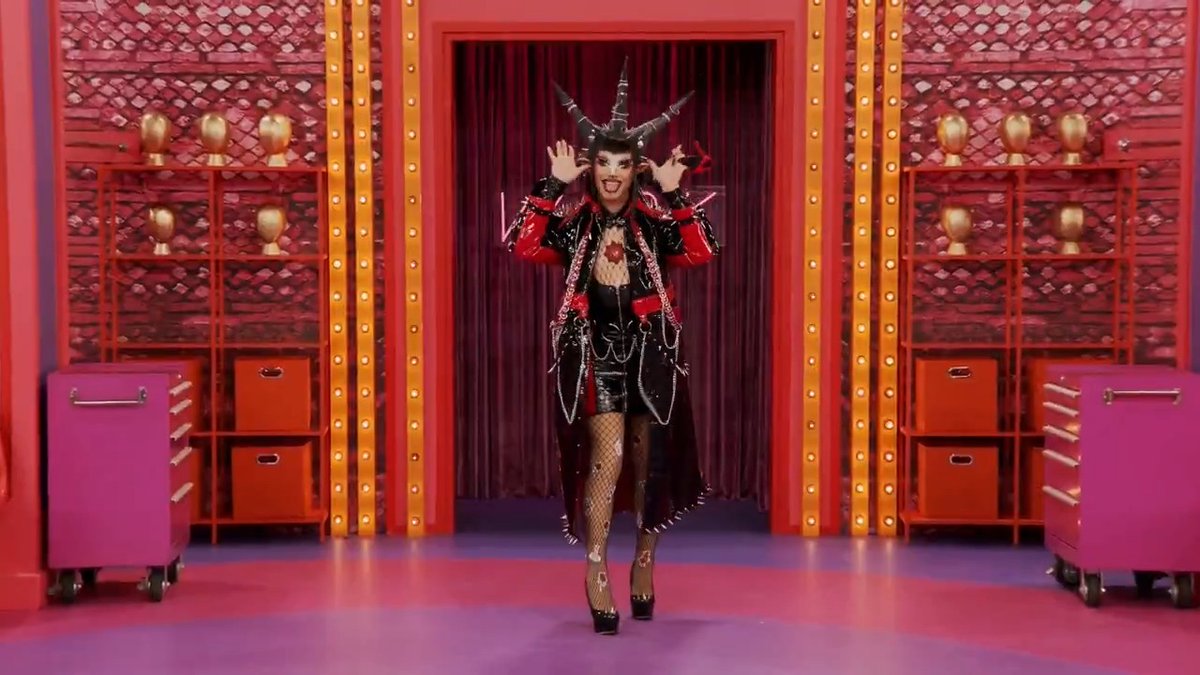 A little mystery never hurt anybody! 🖤 Hairy Yetti #DragRace