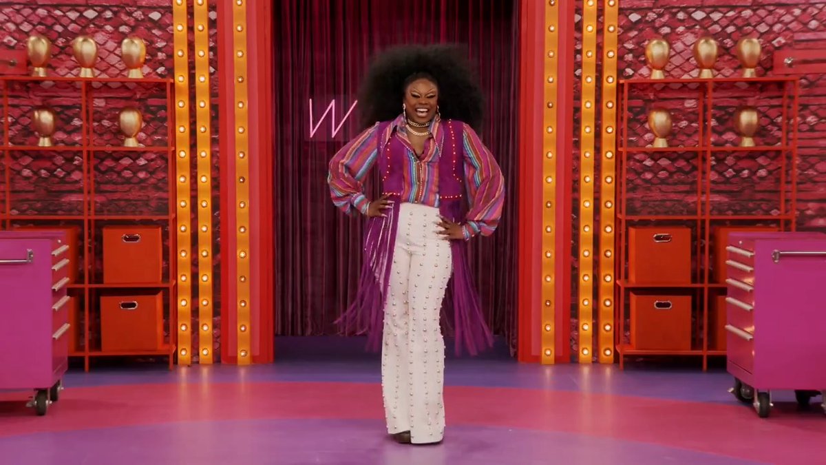 I wouldn't be surprised if Onya Nurve gets to the end. She has that energy Ru loves "take me or leave me" #dragrace #dragrace17