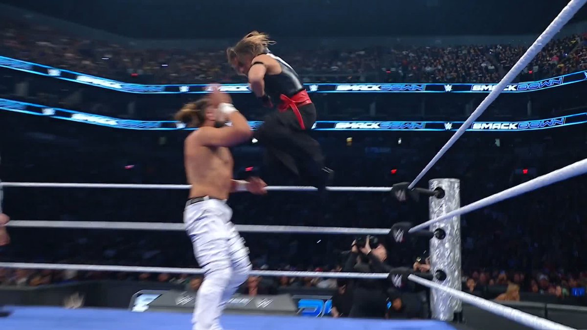.Shinsuke Nakamura is pulling out all the stops! 👊 #SmackDown