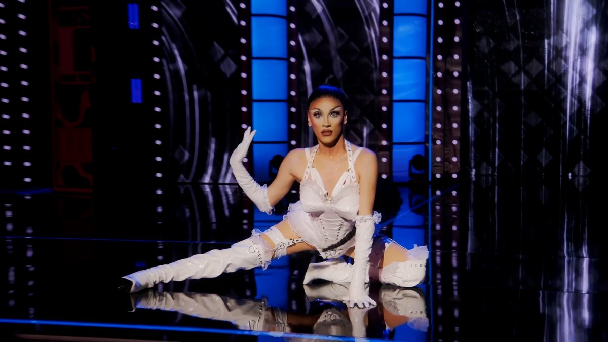 ¡Dame mas leche! 🥛😋 #DragRace Jewels Sparkles