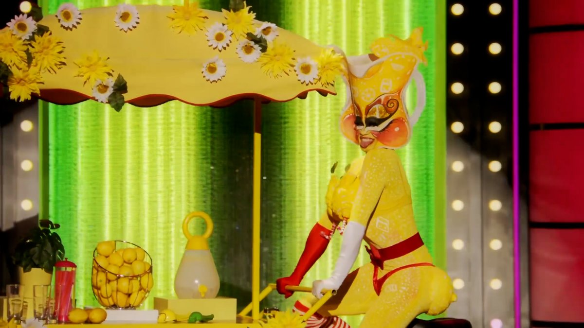 Thirsty? 🤭 ⭐️ 𝕃𝕦𝕔𝕜𝕪 𝕊𝕥𝕒𝕣𝕫𝕫𝕫 ⭐️ has the treat for you 🍋💛 #DragRace