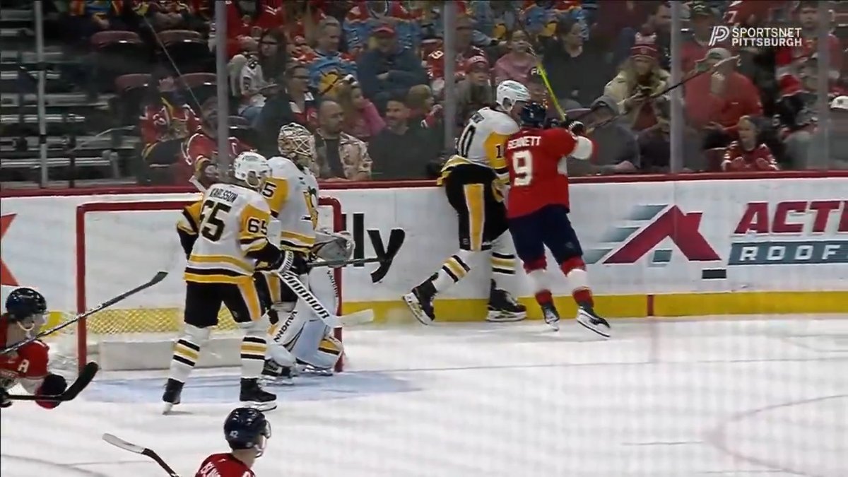 Sam Bennett with a costly penalty that leads to Pens tying goal 😬 Pittsburgh commentators compare the play to Bennett's punch on Marchand in the playoffs 😳
